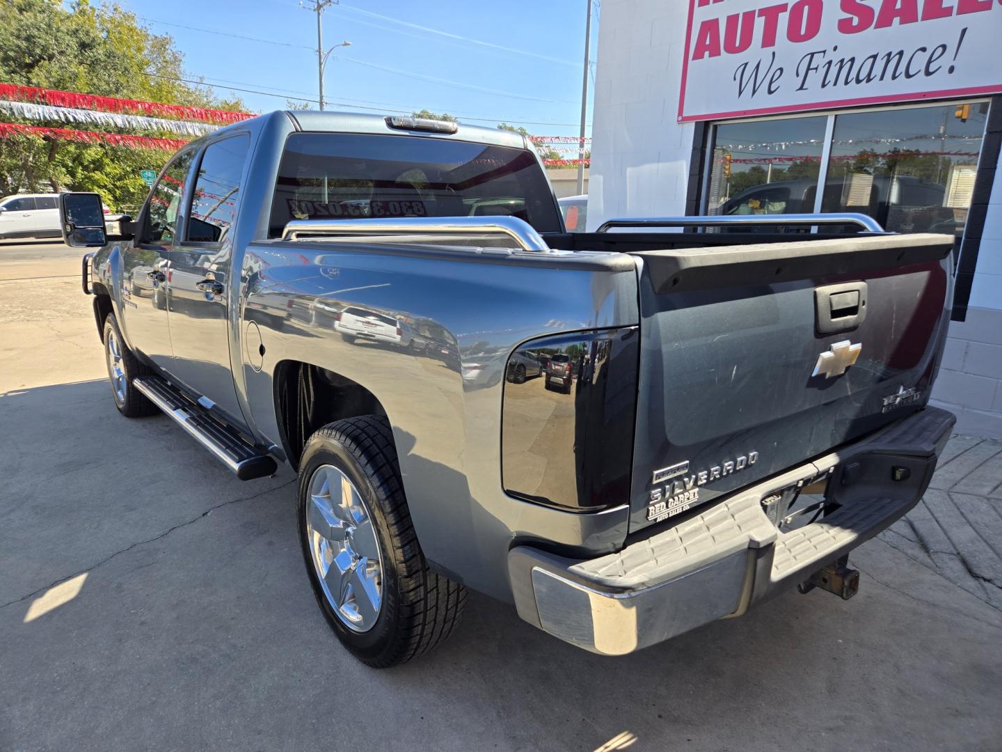 2011 Chevrolet Silverado 1500 LT Crew Cab 2WD (3GCPCSE05BG) with an 5.3L V8 OHV 16V FFV engine, 4A transmission, located at 503 West Court, Seguin, TX, 78155, (830) 379-3373, 29.568621, -97.969803 - 2011 Chevrolet Silverado 1500 LT Crew Cab 2WD with a 5.3L V8 OHV 16V FFV, Automatic, Tilt, Cruise, AM/FM Touchscreen Stereo, Power Windows, Locks, Seat and Side Mirrors, Bluetooth, Leather Seating, Front Bench Seating, Dual Climate Control, Tinted Windows, Alloy Wheels, Trailer Towing and more!!- Photo#3
