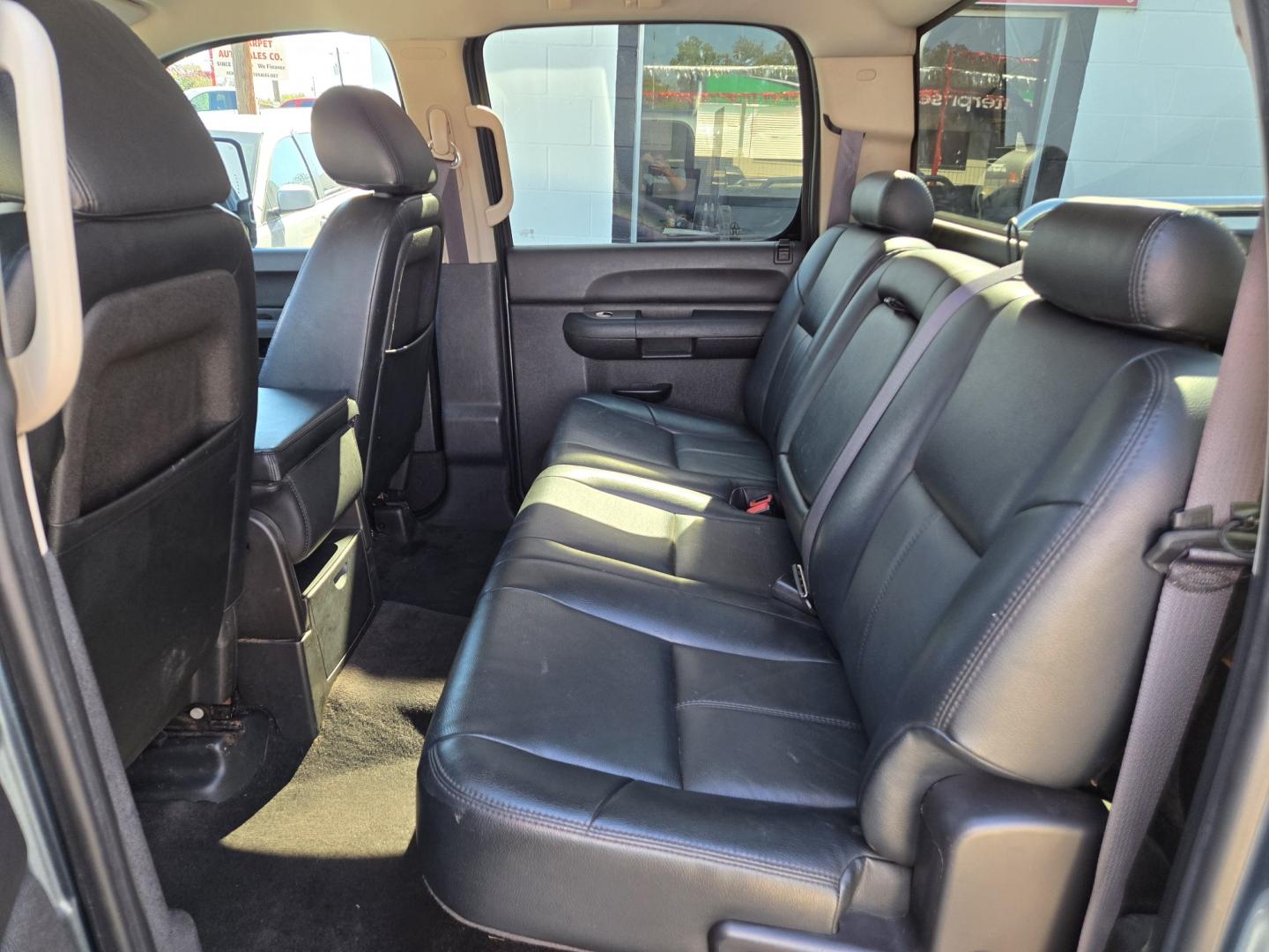 2011 Chevrolet Silverado 1500 LT Crew Cab 2WD (3GCPCSE05BG) with an 5.3L V8 OHV 16V FFV engine, 4A transmission, located at 503 West Court, Seguin, TX, 78155, (830) 379-3373, 29.568621, -97.969803 - 2011 Chevrolet Silverado 1500 LT Crew Cab 2WD with a 5.3L V8 OHV 16V FFV, Automatic, Tilt, Cruise, AM/FM Touchscreen Stereo, Power Windows, Locks, Seat and Side Mirrors, Bluetooth, Leather Seating, Front Bench Seating, Dual Climate Control, Tinted Windows, Alloy Wheels, Trailer Towing and more!!- Photo#6