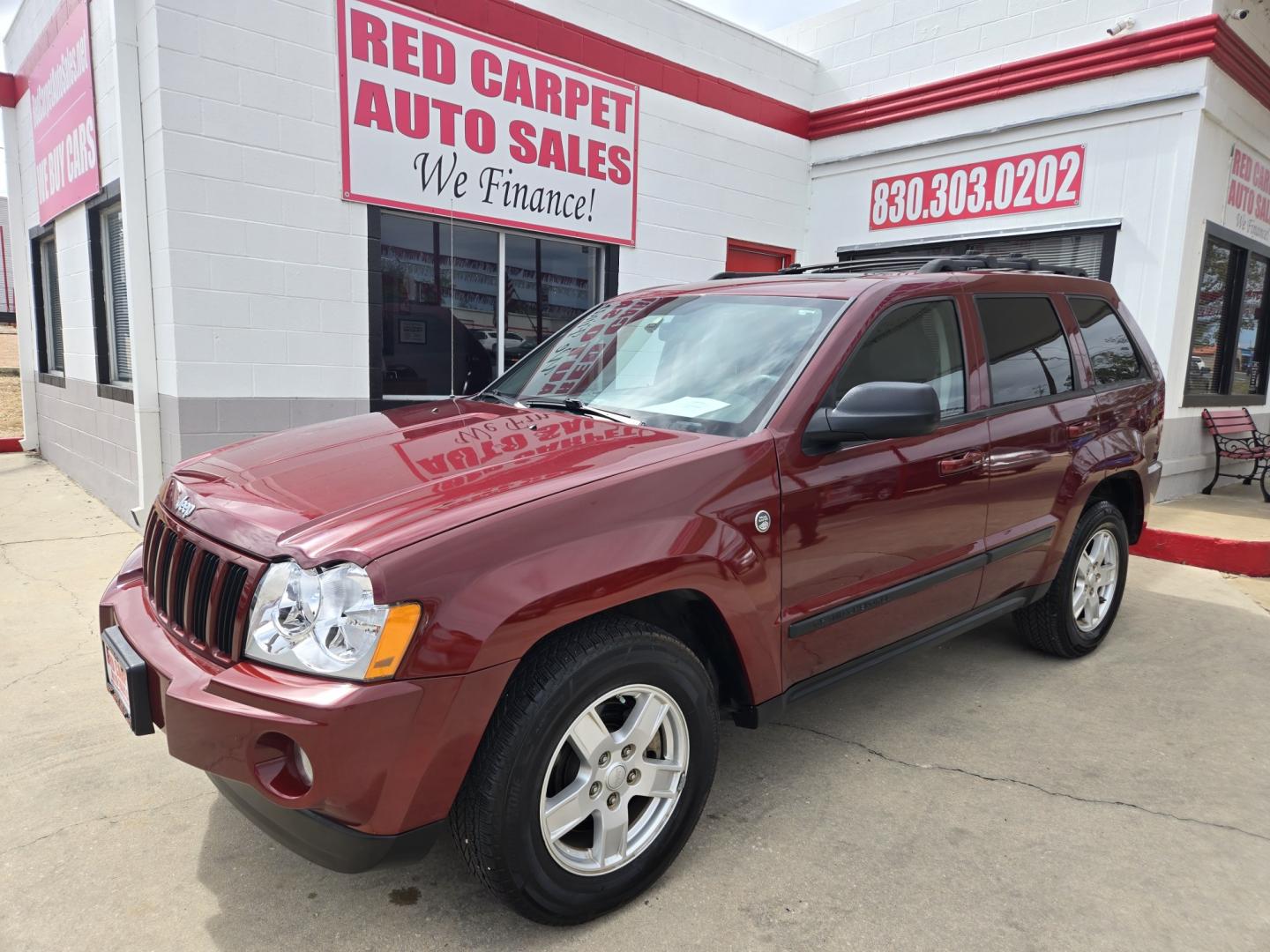 2007 RED Jeep Grand Cherokee Laredo 4WD (1J8HR48P67C) with an 4.7L V8 SOHC 16V FFV engine, 5A OD transmission, located at 503 West Court, Seguin, TX, 78155, (830) 379-3373, 29.568621, -97.969803 - 2007 Jeep Grand Cherokee Laredo 4WD with a 4.7L V8 SOHC 16V FFV, Automatic, Tilt, Cruise, AM/FM/CD/AUX Stereo, Power Windows, Locks, Seat and Side Mirrors, Leather Seating, Heated Seats, Tinted Windows, Alloy Wheels, Rear Wiper, Rear Defroster and more!!- Photo#0