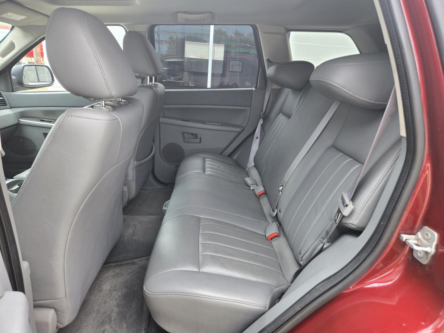 2007 RED Jeep Grand Cherokee Laredo 4WD (1J8HR48P67C) with an 4.7L V8 SOHC 16V FFV engine, 5A OD transmission, located at 503 West Court, Seguin, TX, 78155, (830) 379-3373, 29.568621, -97.969803 - 2007 Jeep Grand Cherokee Laredo 4WD with a 4.7L V8 SOHC 16V FFV, Automatic, Tilt, Cruise, AM/FM/CD/AUX Stereo, Power Windows, Locks, Seat and Side Mirrors, Leather Seating, Heated Seats, Tinted Windows, Alloy Wheels, Rear Wiper, Rear Defroster and more!!- Photo#6